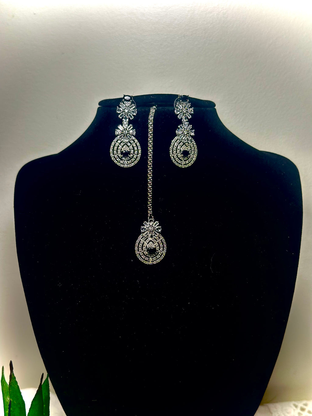 Kavita Pearl and Emerald Kundan Necklace Set