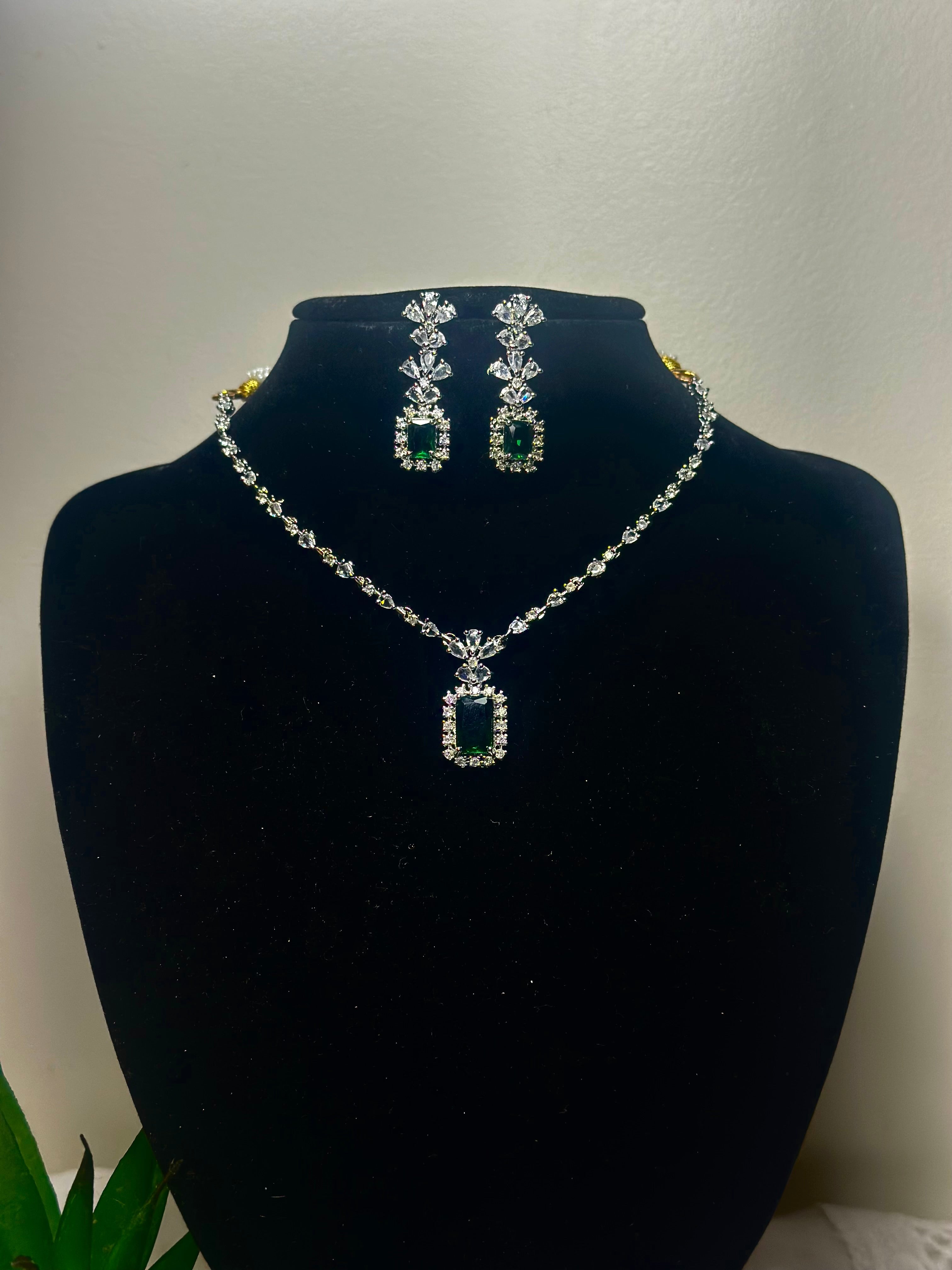 Imperial Emerald Halo Pendant Set