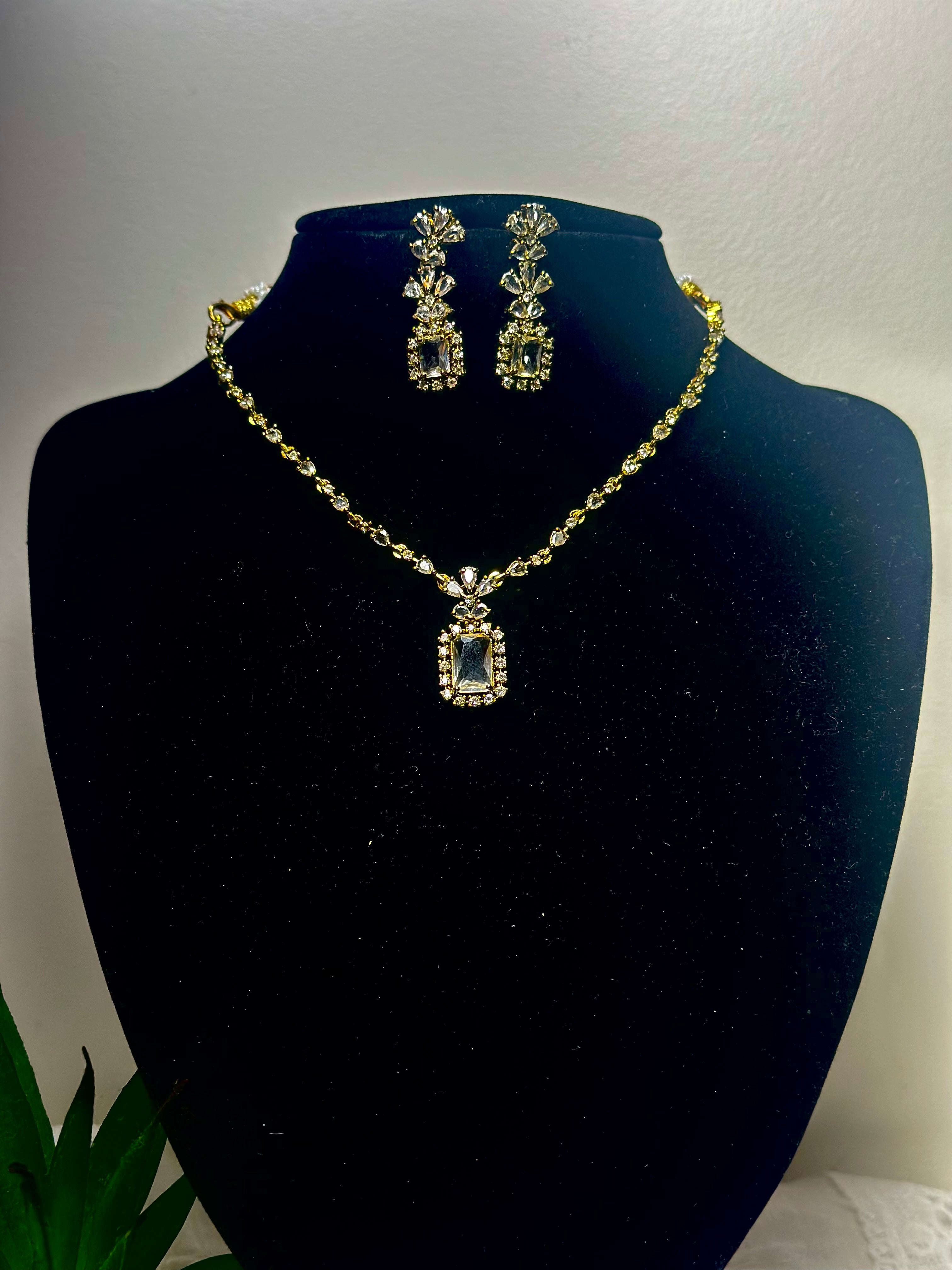 Golden Champagne Halo Pendant Necklace Set