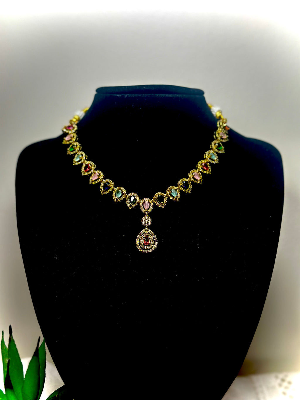 Hansika Kundan Necklace Set