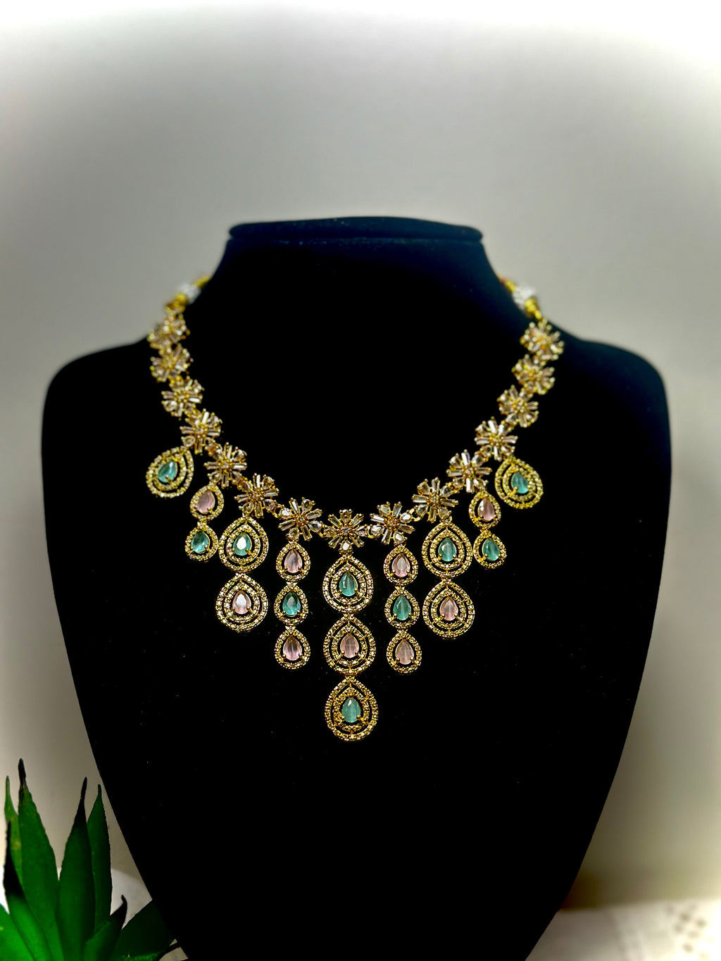 Shanaya Kundan Floral Mesh Choker Set