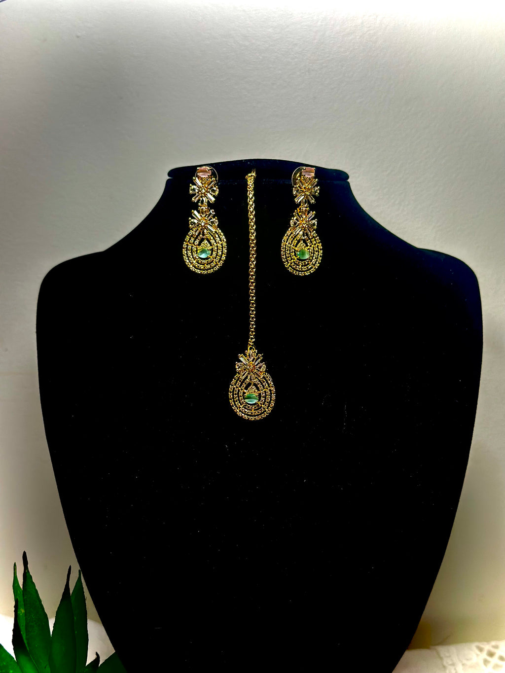 Shanaya Kundan Floral Mesh Choker Set