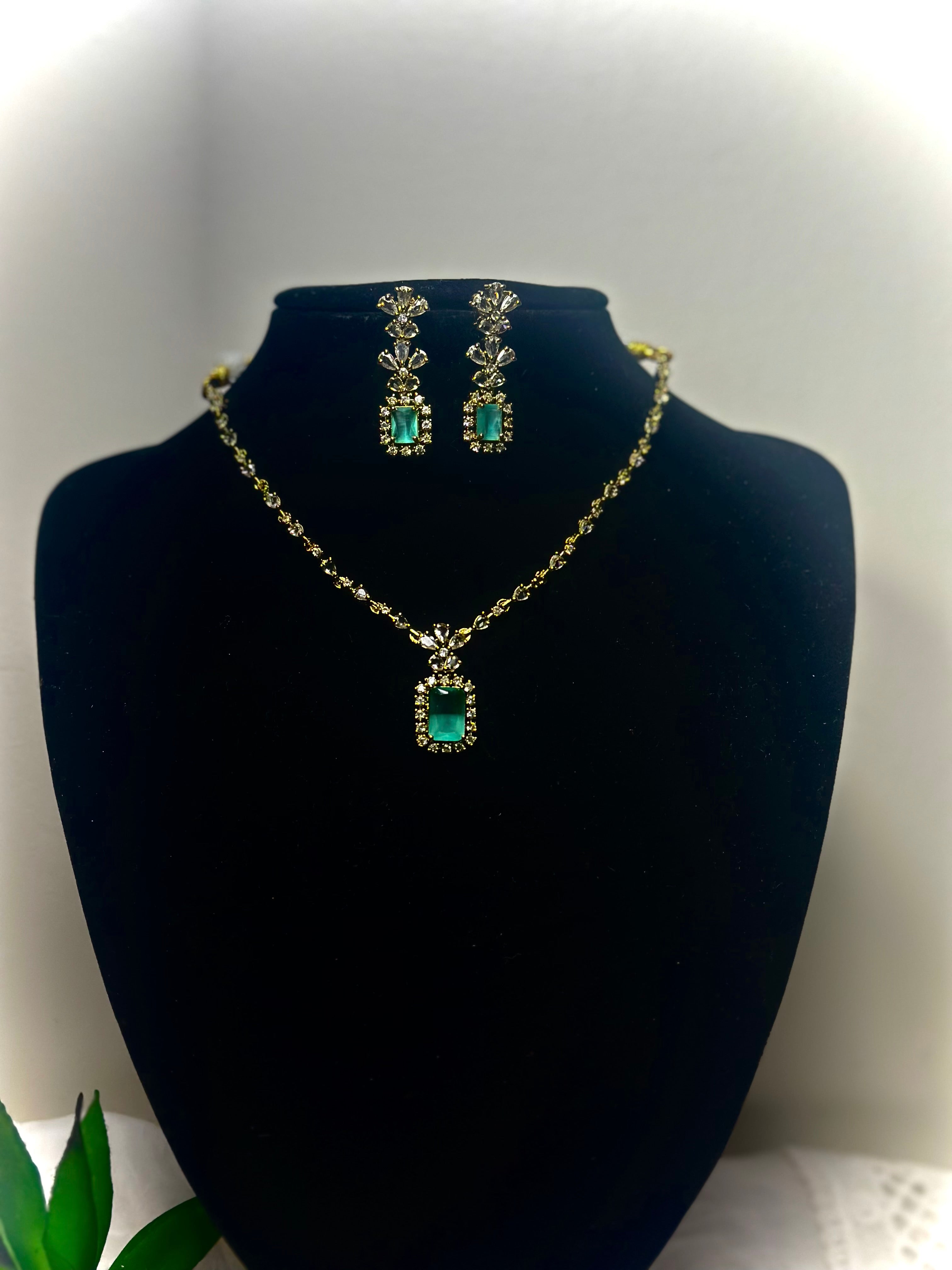 Mint Empress Geometric Pendant Necklace Set