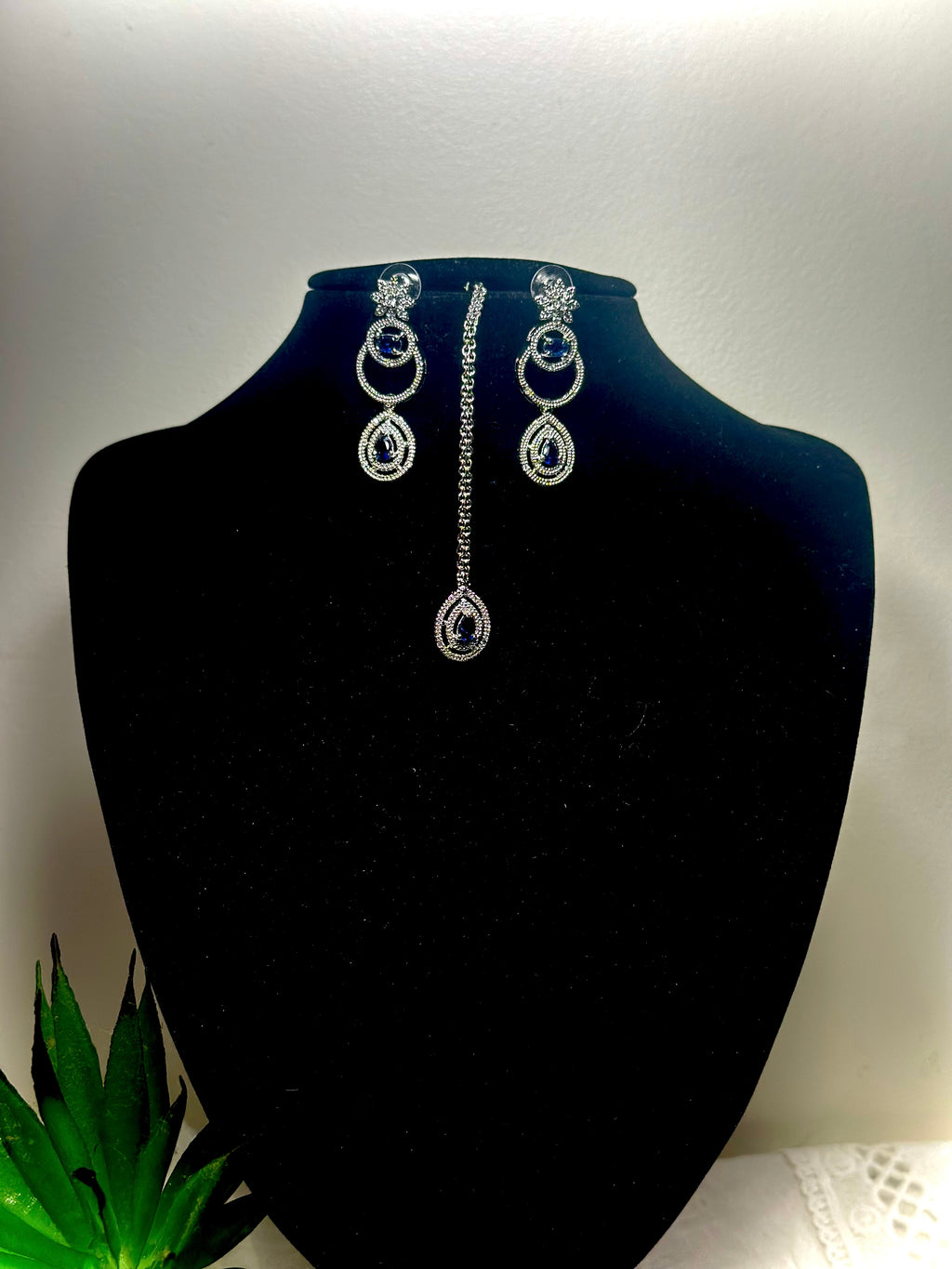 Advika Floral Filigree Choker Set