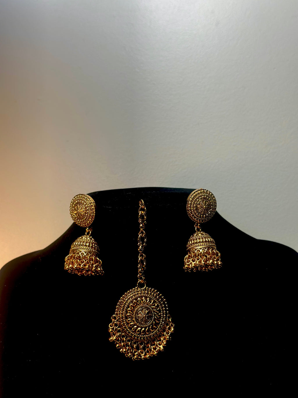 Heritage Medallion Statement Choker Necklace Set