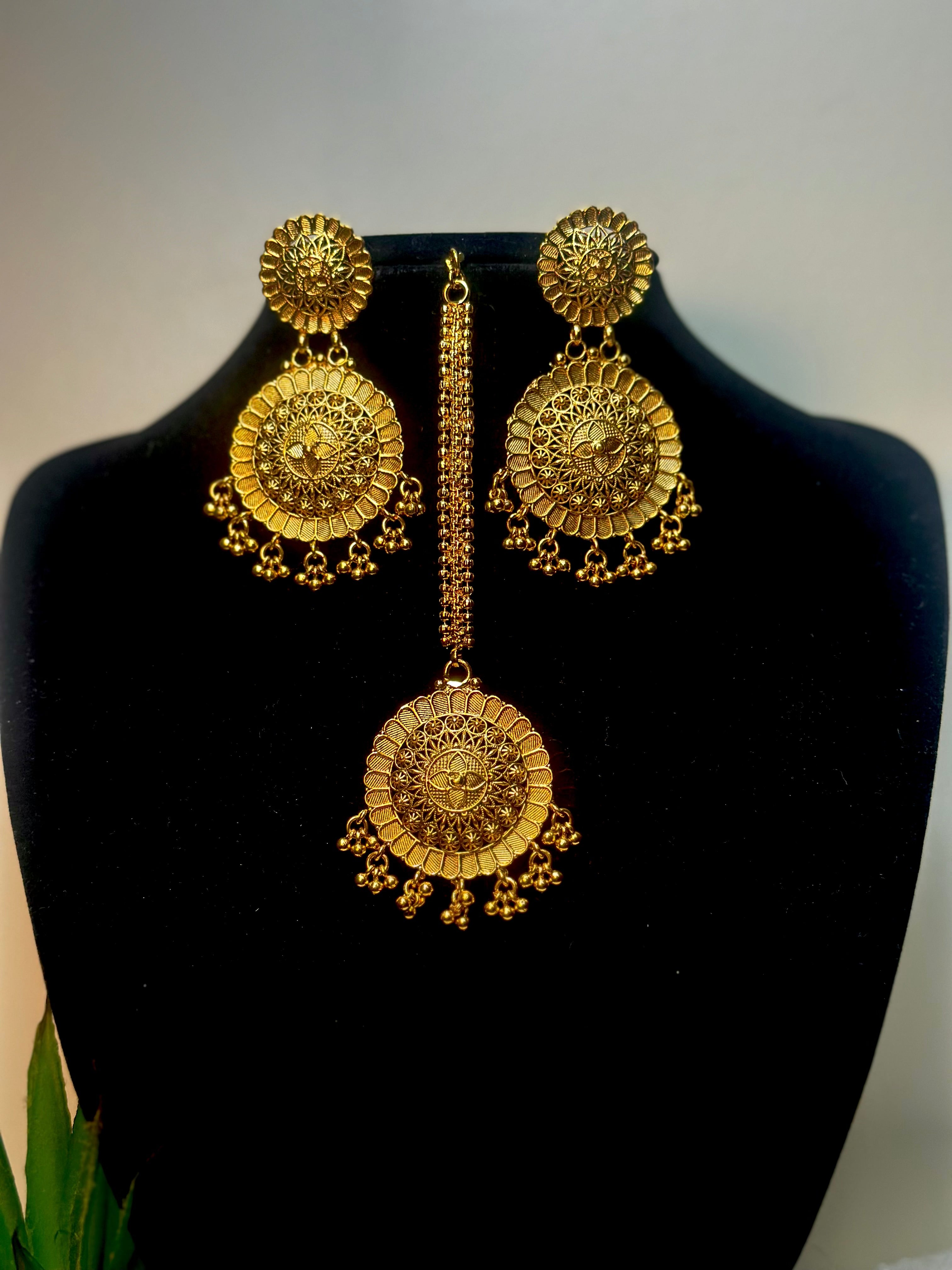 Rajkumari Scalloped Filigree Bridal Choker Set