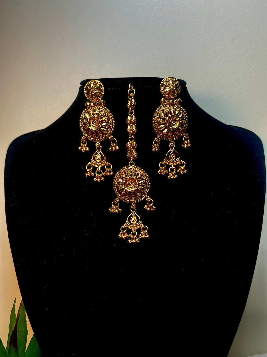Maharaja Filigree Medallion Collar Set