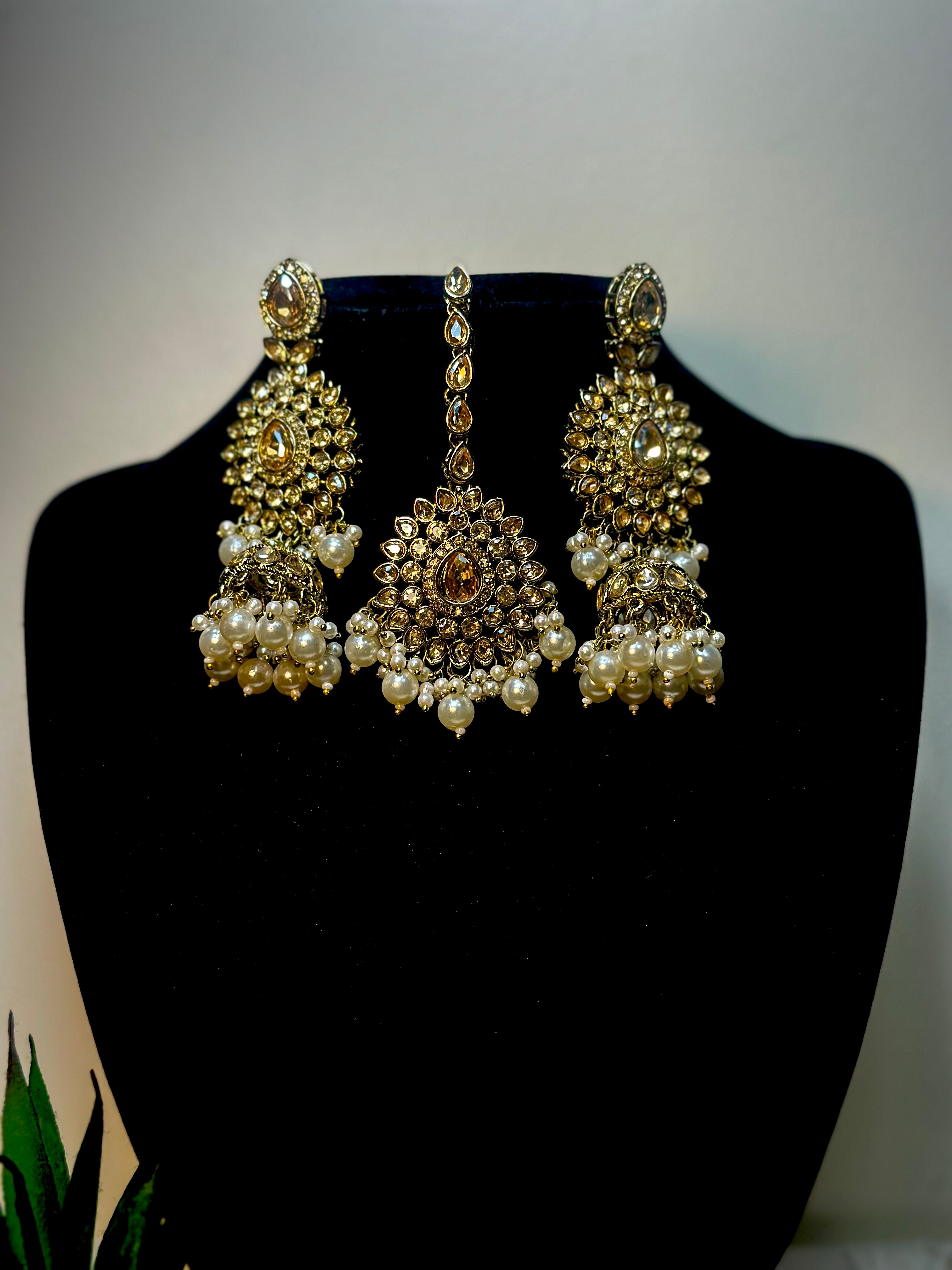 Shahi Navratna-Inspired Multi-Gem Choker Set