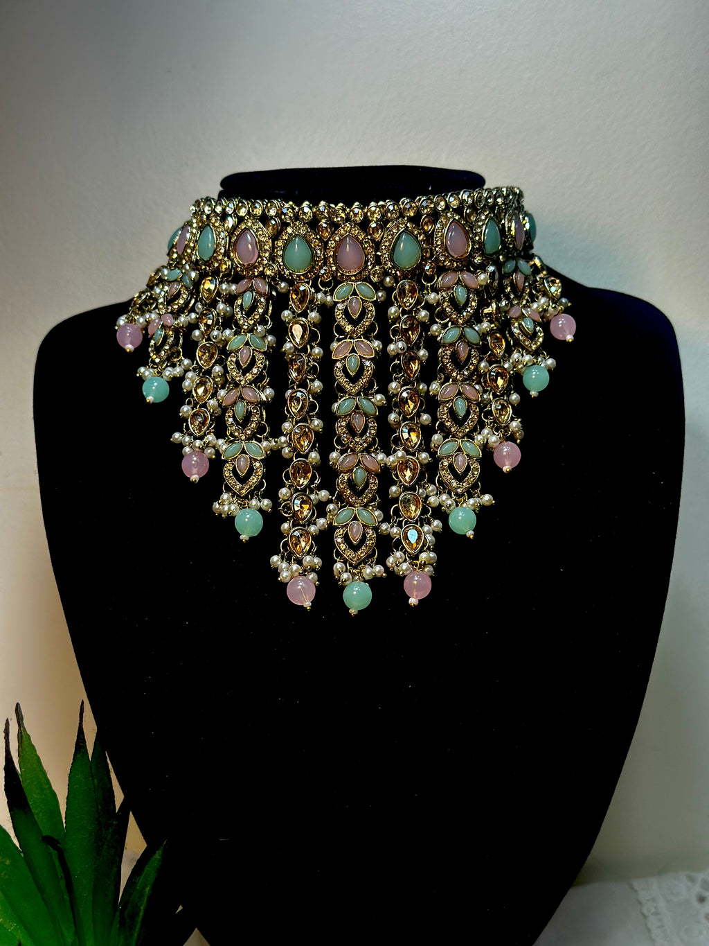 Zarina Antique Kundan Chandelier Choker Set